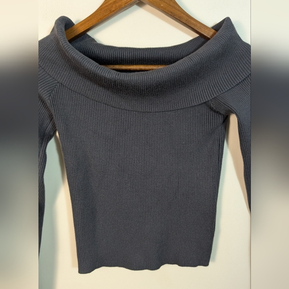 Edikted Dark Gray Ribbed Knit Off The Shoulder Crop Pullover Sweater - Picture 4 of 8